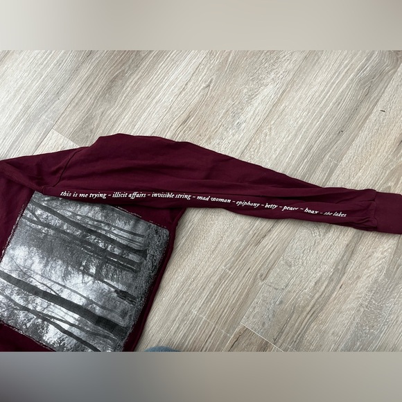Taylor Swift Women’s In the Trees Burgundy Crop Tee Long Sleeves - Size Medium - Picture 5 of 7